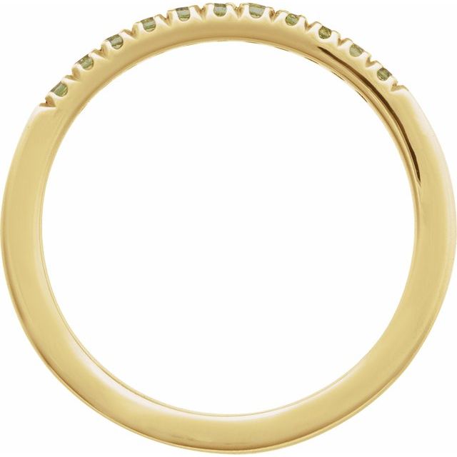 Close-up of peridot birthstone ring in solid yellow gold