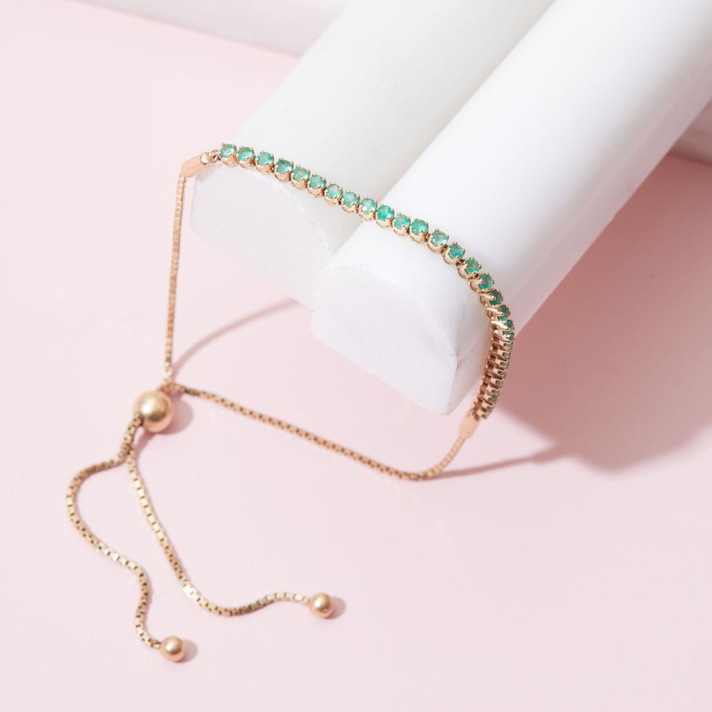 Adjustable emerald tennis bracelet in 14K gold with sliding ball clasp