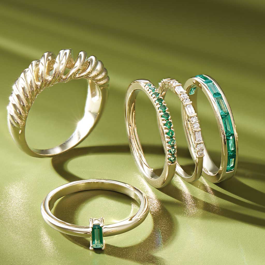 Shorty stackable diamond band in 14K gold, side profile