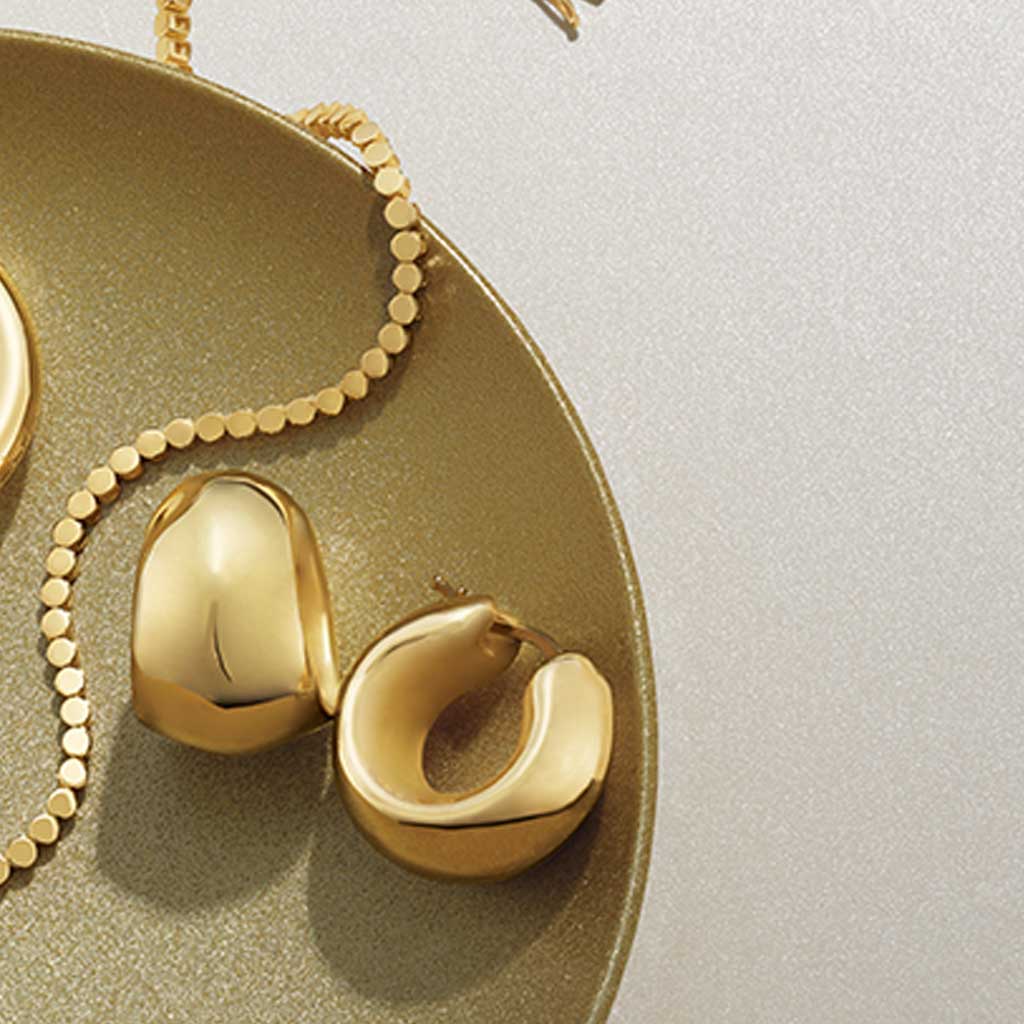 Tapered hoop earring in 14K gold, front view