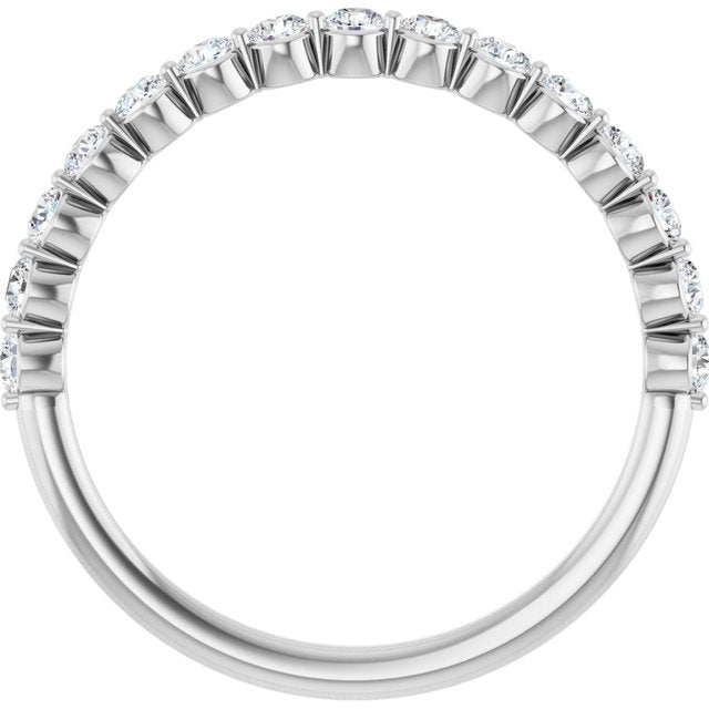 White gold minimalist diamond band, close-up detail variant--14K-white-gold variant--Diamond-Lab variant--Diamond-Nat variant--Platinum