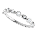 Swing diamond band in 14K gold, three-quarter angle variant--Round variant--14K-white-gold variant--Diamond-Nat