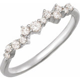 Scattered diamond band in 14K gold, three-quarter view variant--14K-white-gold variant--Diamond-Lab variant--Diamond-Nat