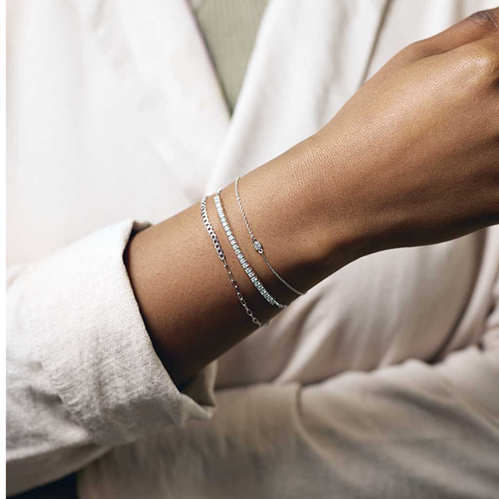 Diamond friendship bracelet in 14K white gold with round diamonds