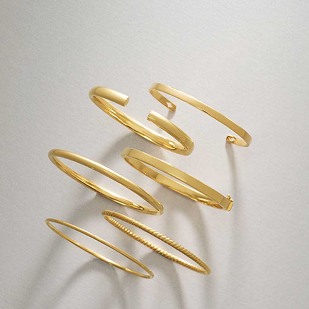 Hinged cuff in sterling silver, front view
