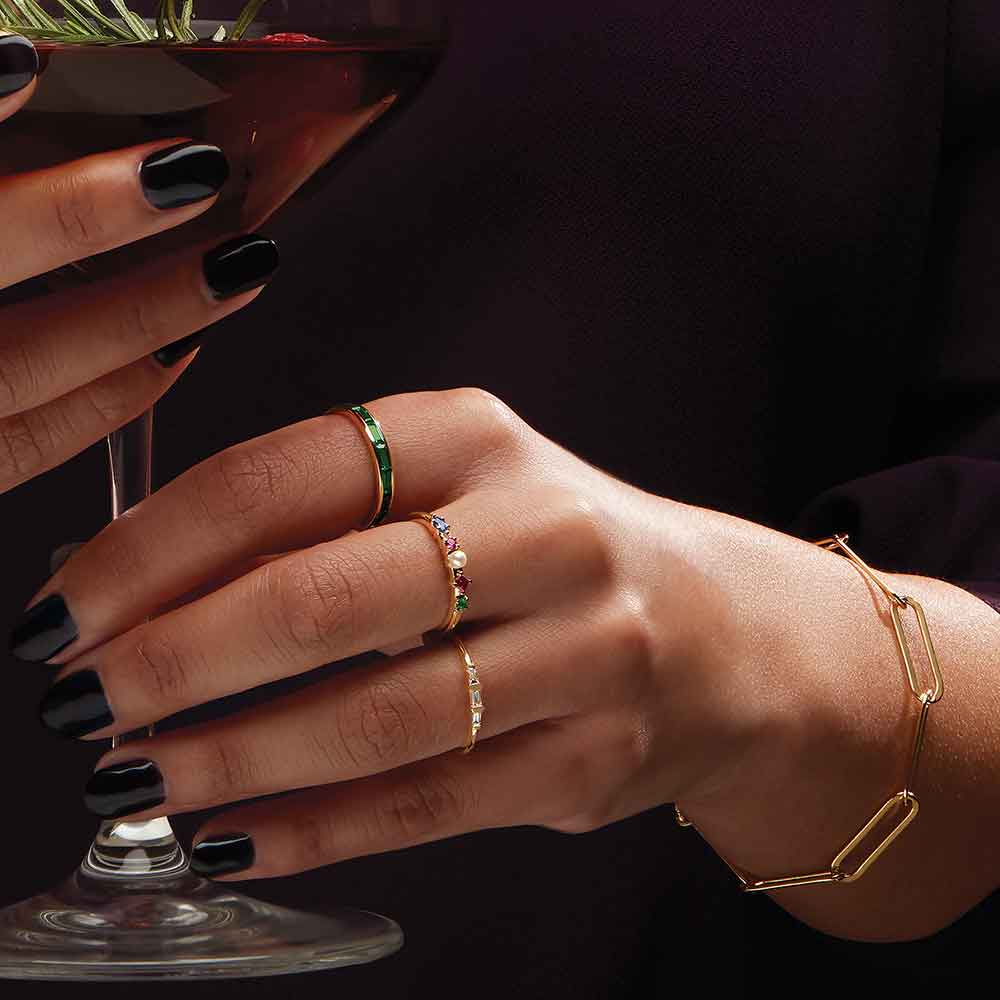 Large paper-clip chain in 14K gold-fill, 18-inch on model