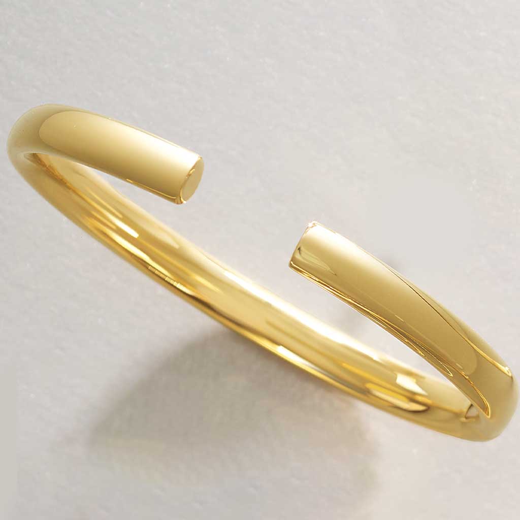 Round hinged cuff bracelet in 14K yellow gold, front view