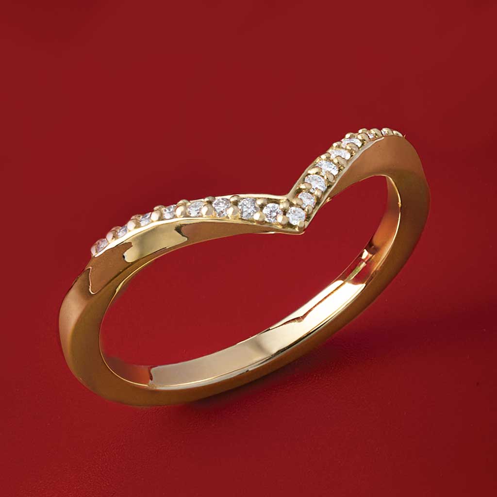 Curved diamond contour band in 14K yellow gold