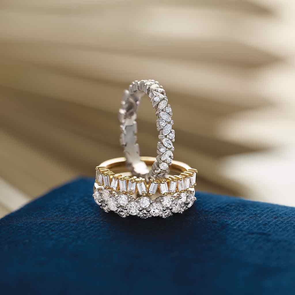 Messy baguette diamond band in 14K white gold with natural diamonds, product view