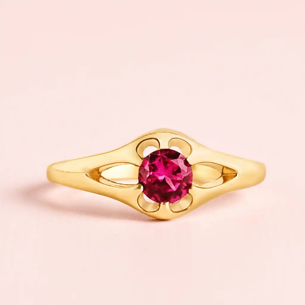 Belcher-set cocktail ring in 14K recycled gold