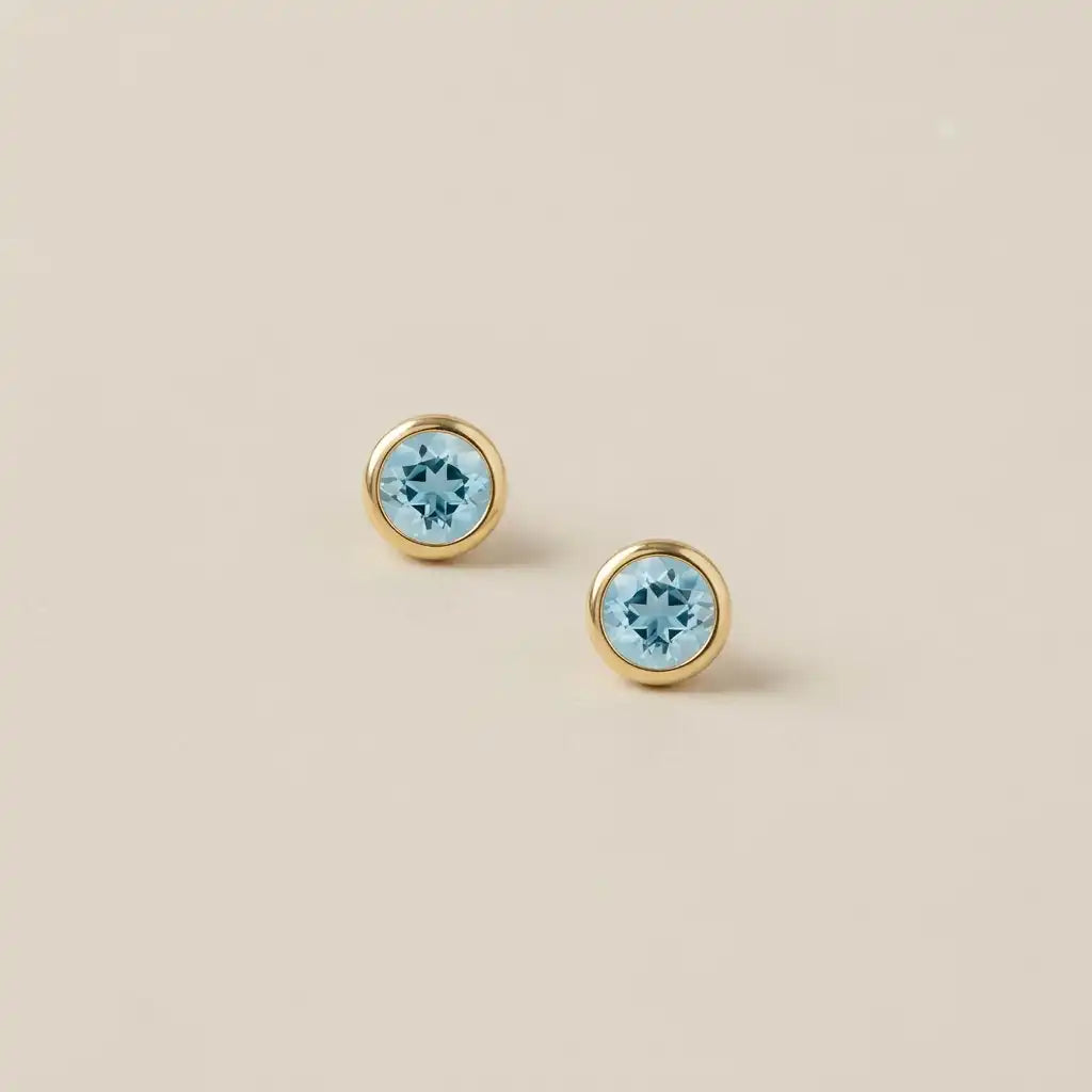 Zircon stud earrings in 14K gold, 4mm blue zircon, product shot