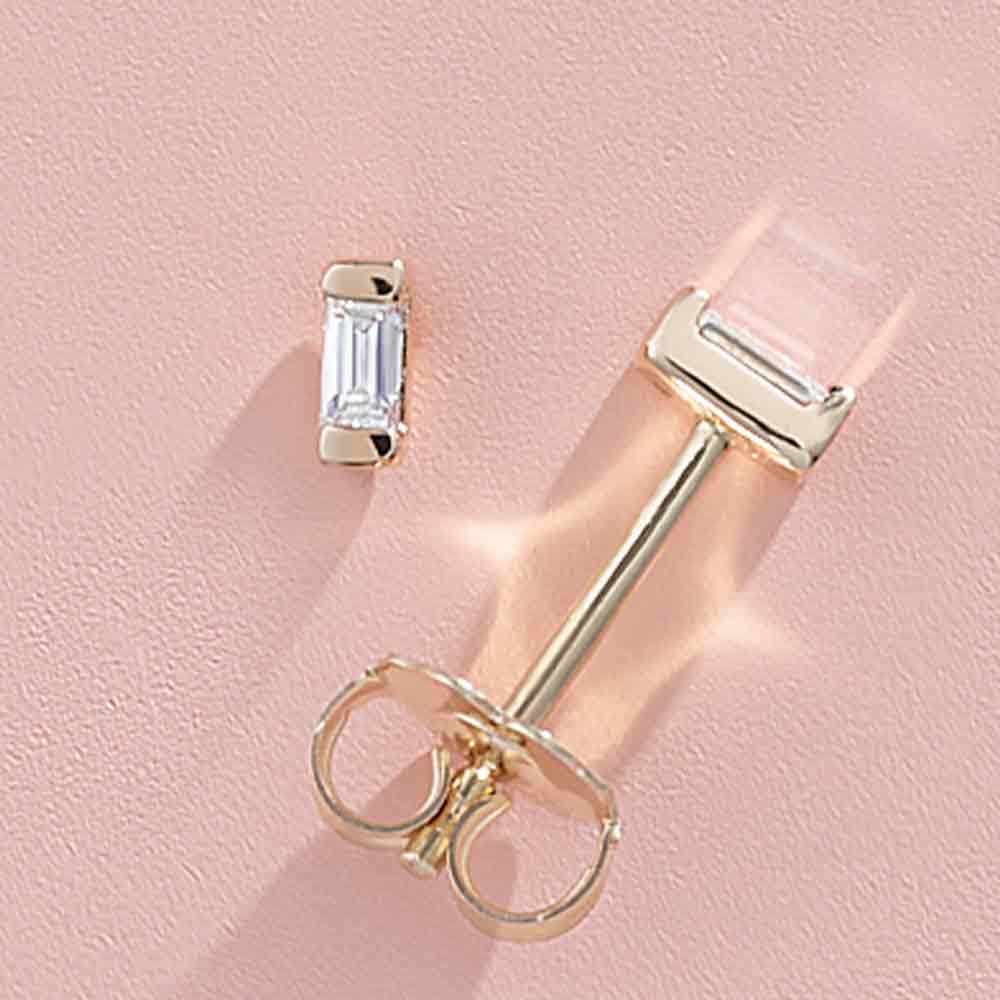 Baguette diamond stud earrings in 14K gold